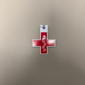 Croix Médecin rouge avec ventouse