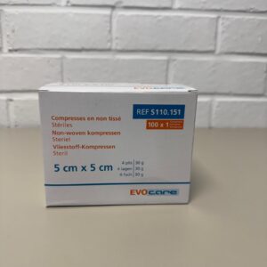 Photo présentant : COMPRESSE S111.151 EVOCARE NON TISSEE 5X5 100