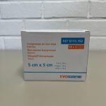 Photo présentant : COMPRESSE S111.152 EVOCARE NON TISSEE 5X5 50X2