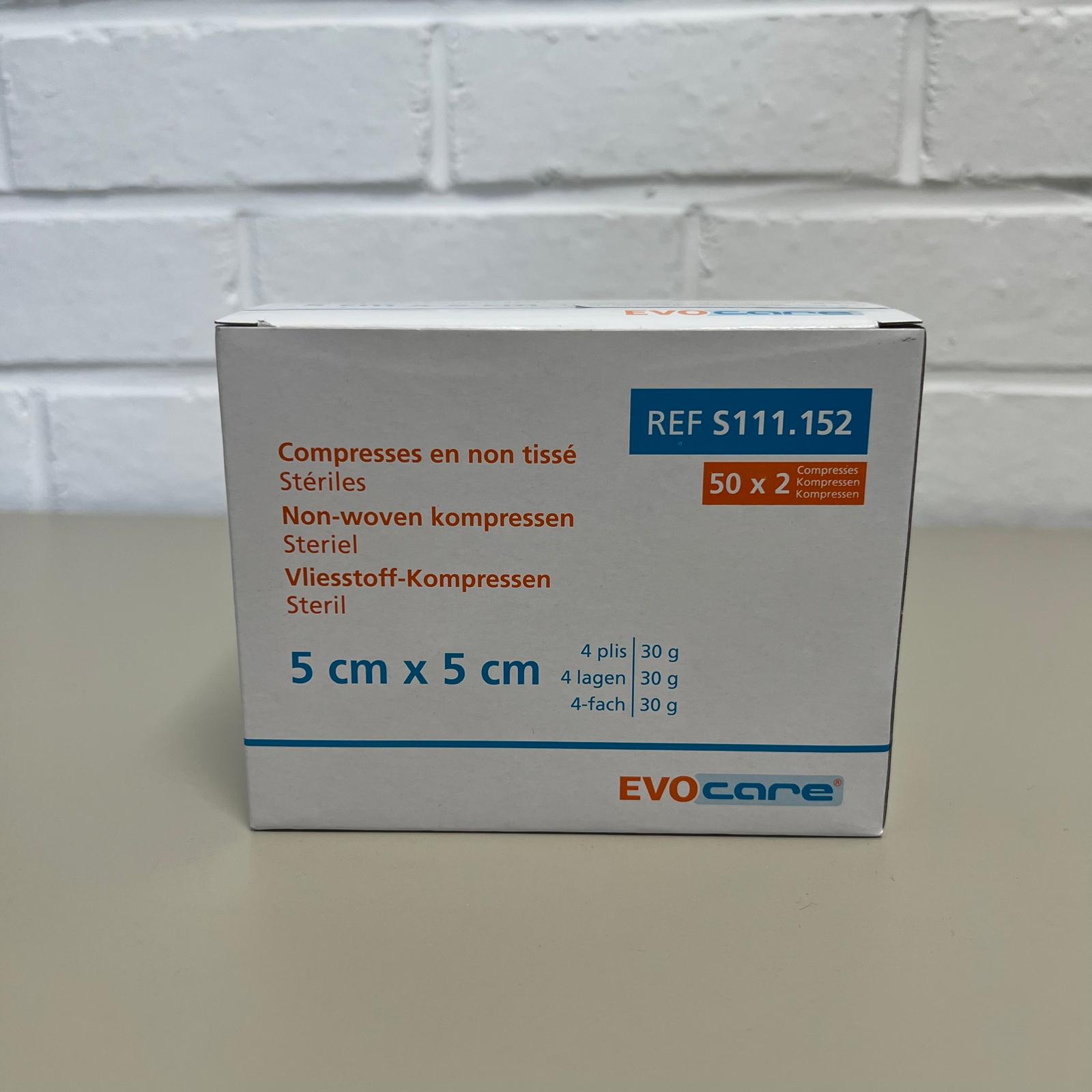 Photo présentant : COMPRESSE S111.152 EVOCARE NON TISSEE 5X5 50X2