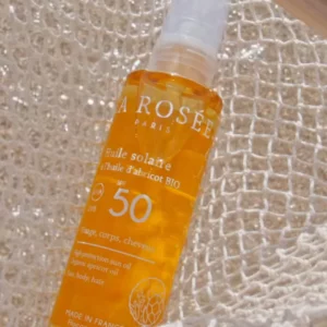 La Rosée Huile Solaire SPF 50+ sur hamac